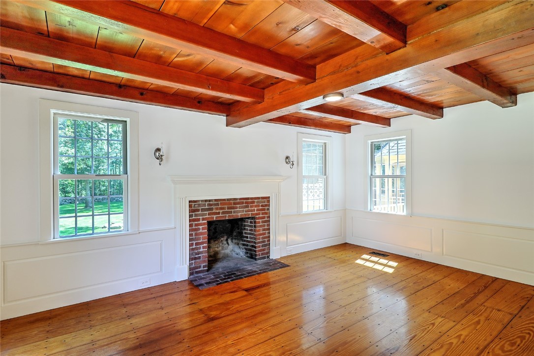 17 Austin Lane Little Compton, RI 02837 - Photo 4 of 38 Family Room