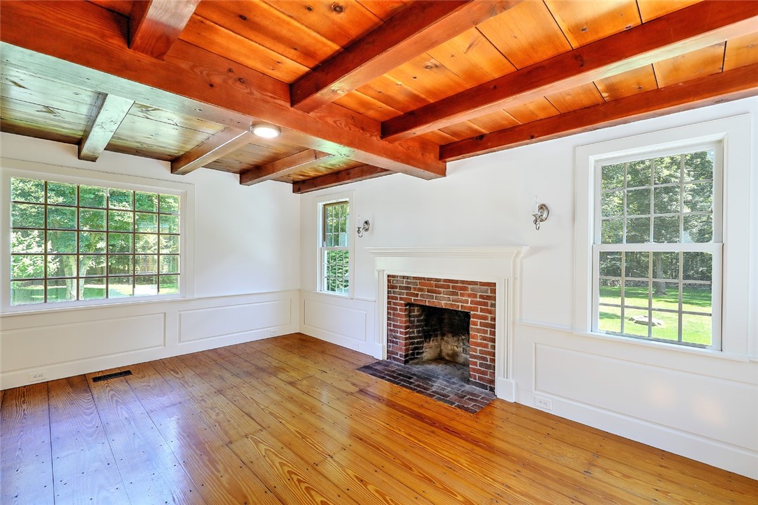 17 Austin Lane Little Compton, RI 02837 - Photo 5 of 38 Family Room