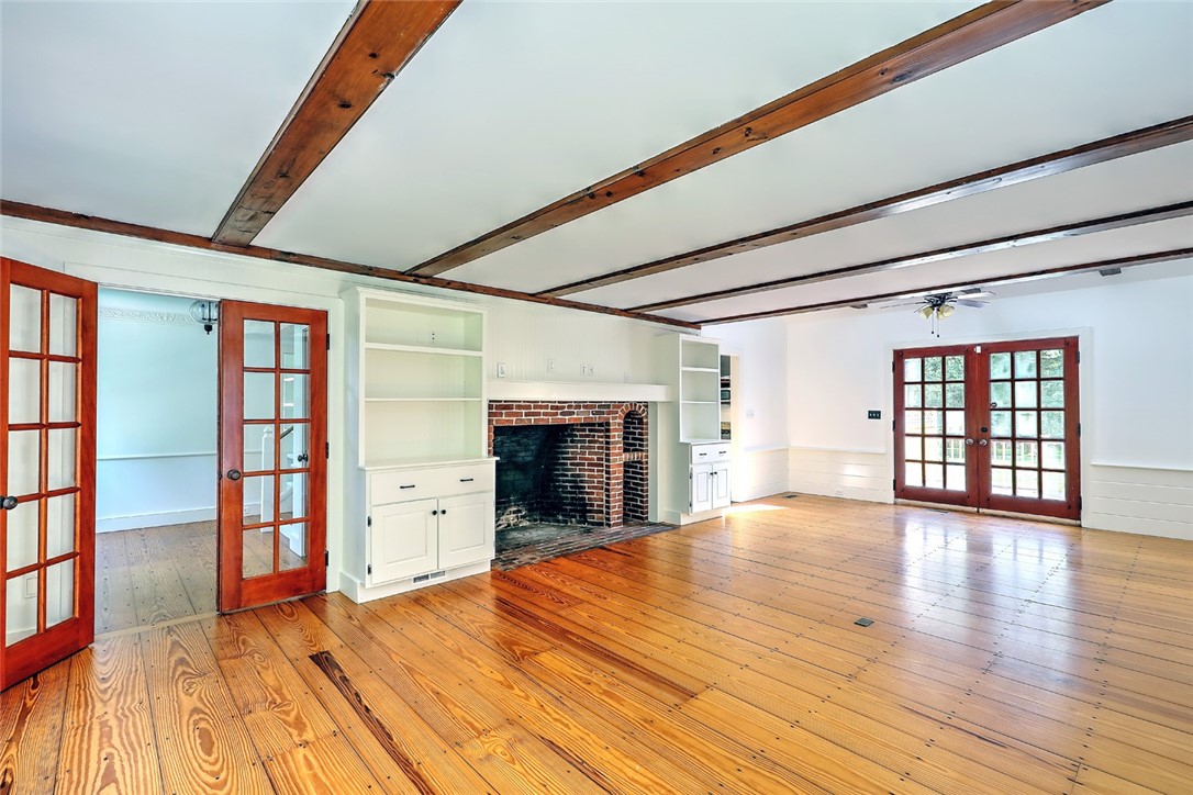 17 Austin Lane Little Compton, RI 02837 - Photo 7 of 38 Living Room
