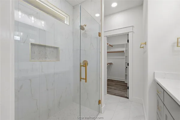 a view of an empty walk in closet