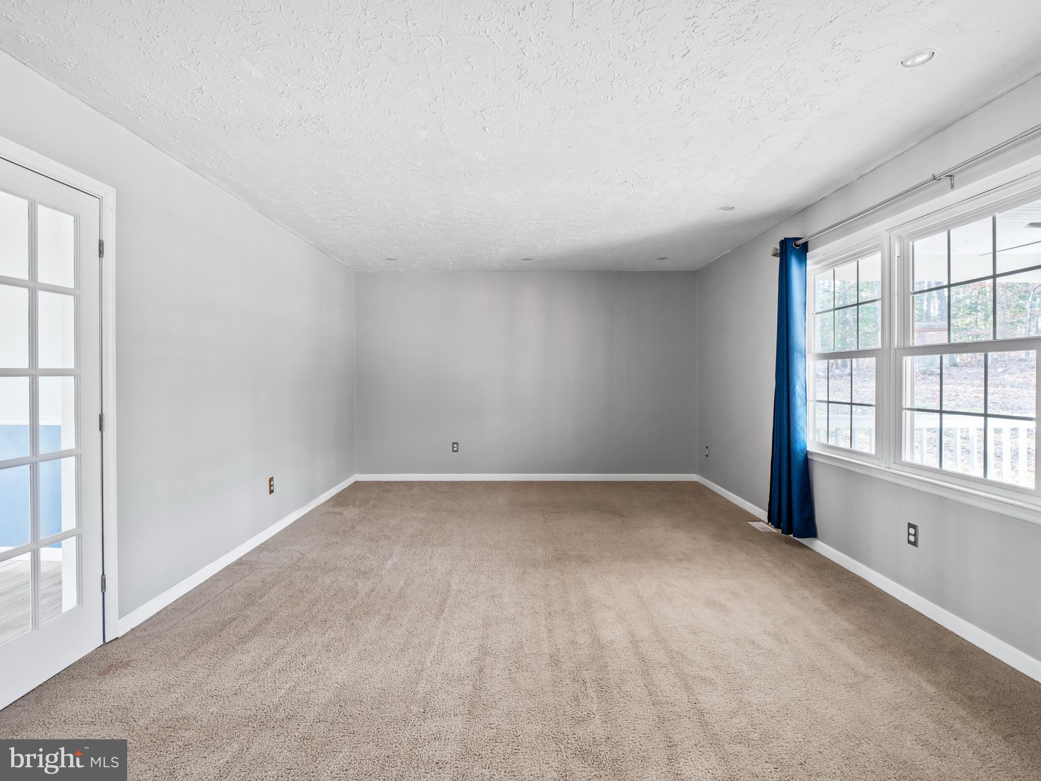 111 Eley Road Fredericksburg, VA 22406 - Photo 17 of 36 Living Room