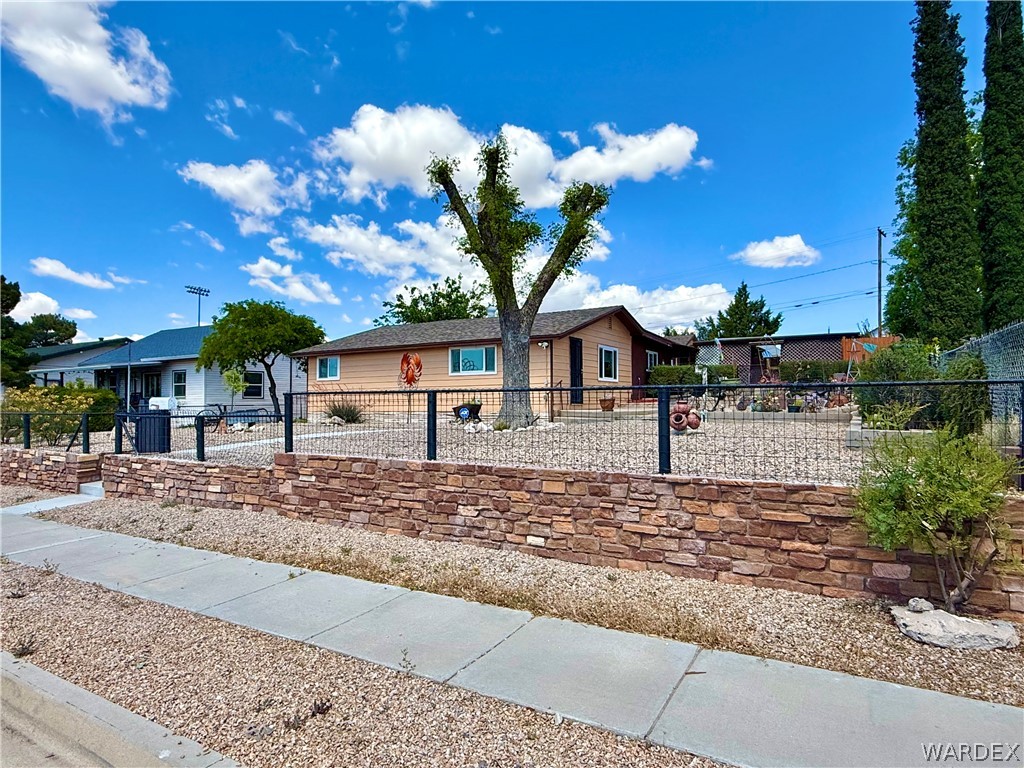 113 East Spring Street Kingman, AZ 86401 - Photo 2 of 47