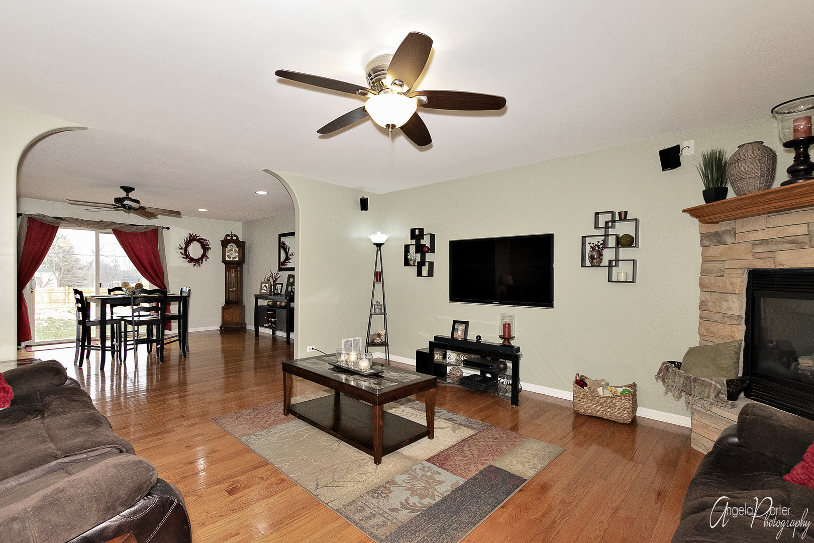 28659 West High Road Ingleside, IL 60041 - Photo 6 of 29 a living room with furniture and a flat screen tv