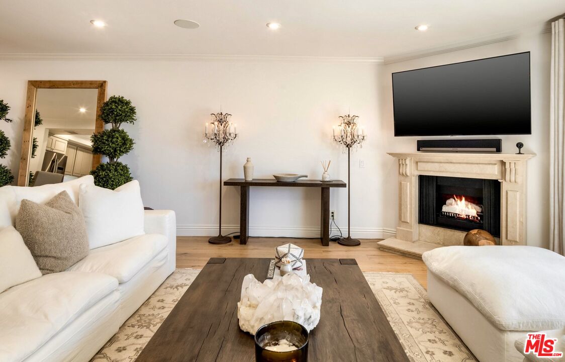 2385 Roscomare Road, Unit D3 Los Angeles, CA 90077 - Photo 5 of 30