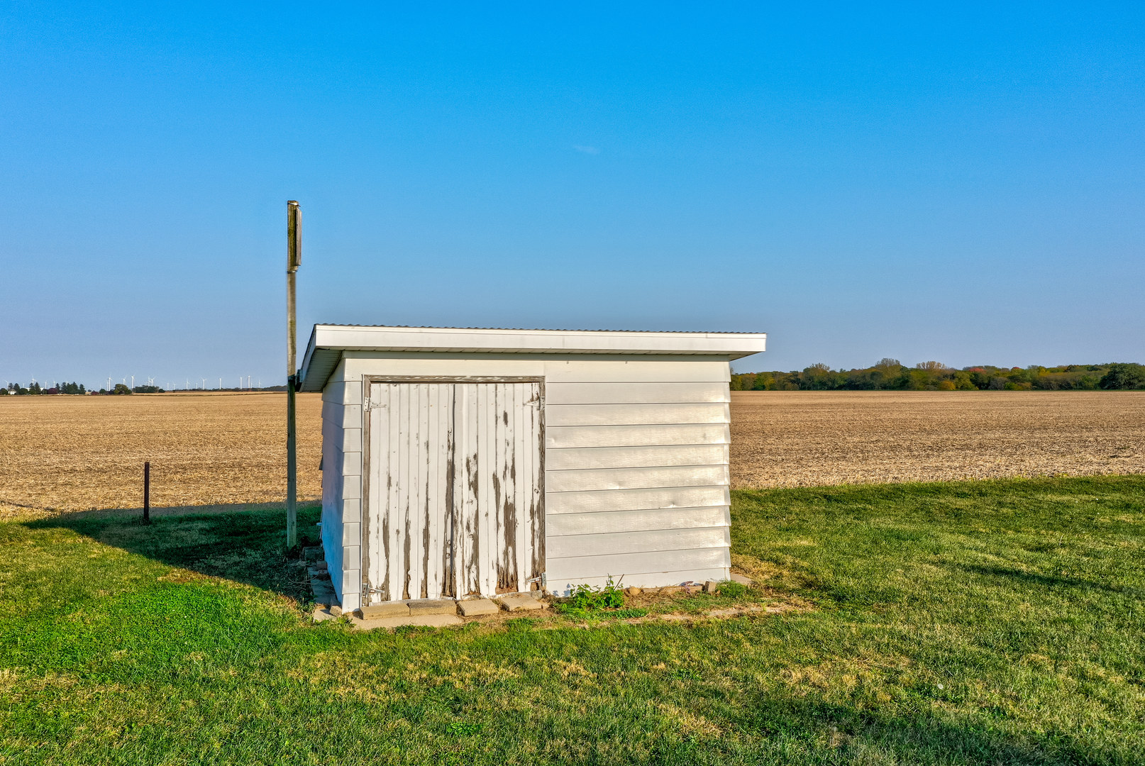 1526 East 18th Road Streator, IL 61364 - Photo 23 of 23 a view of a garden with an ocean view