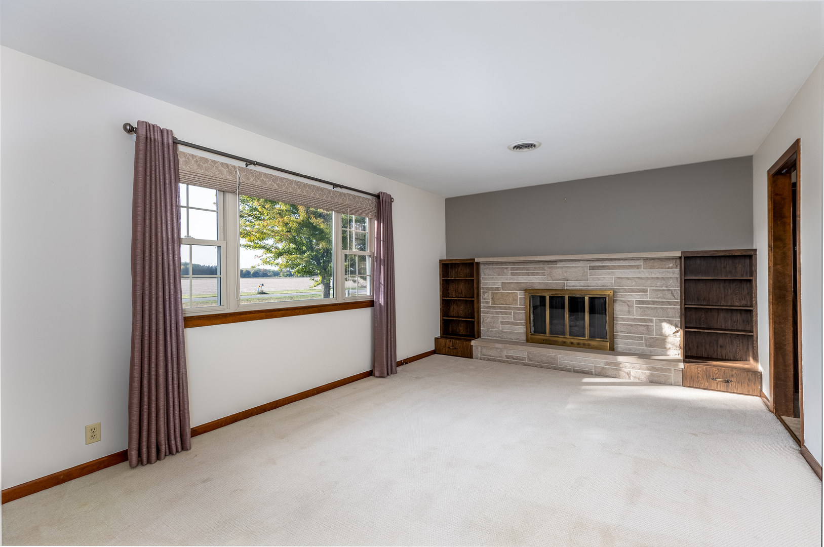 1526 East 18th Road Streator, IL 61364 - Photo 5 of 23 a view of empty room with a fireplace