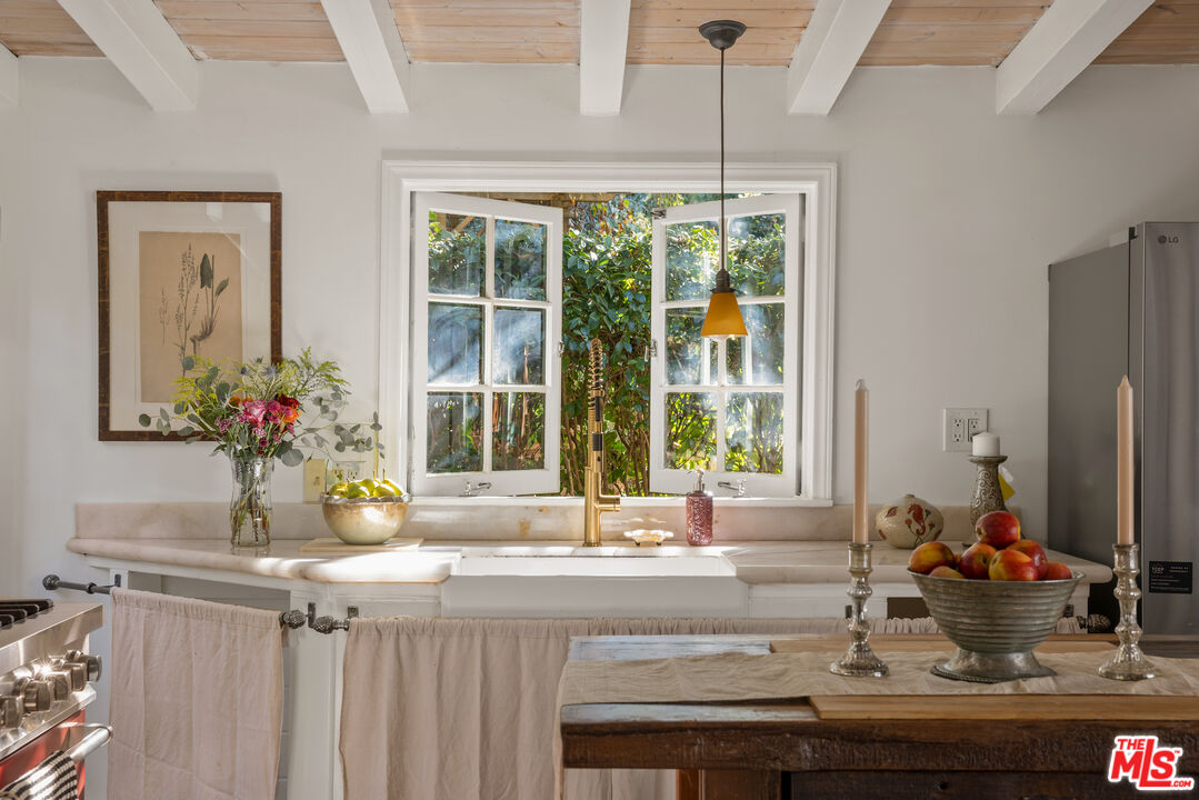 21658 Encina Road Topanga, CA 90290 - Photo 9 of 54 Gallery Image 9