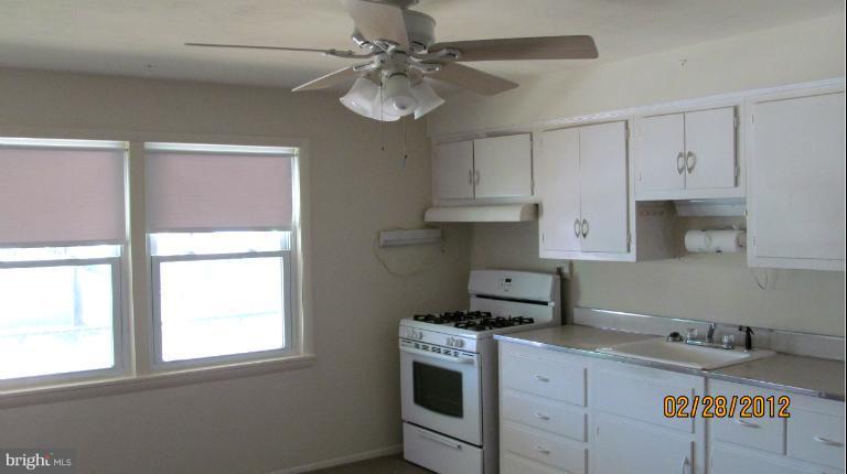8011 Wynbrook Road Baltimore, MD 21224 - Photo 14 of 17 Kitchen