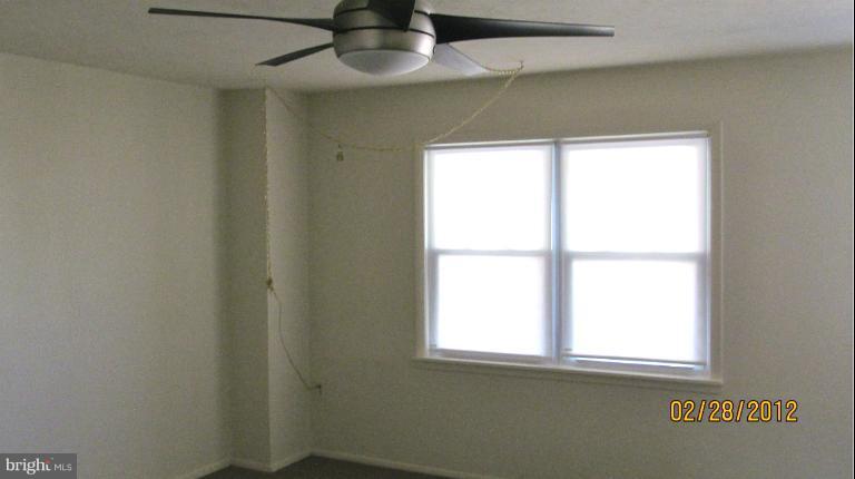8011 Wynbrook Road Baltimore, MD 21224 - Photo 5 of 17 Living Room