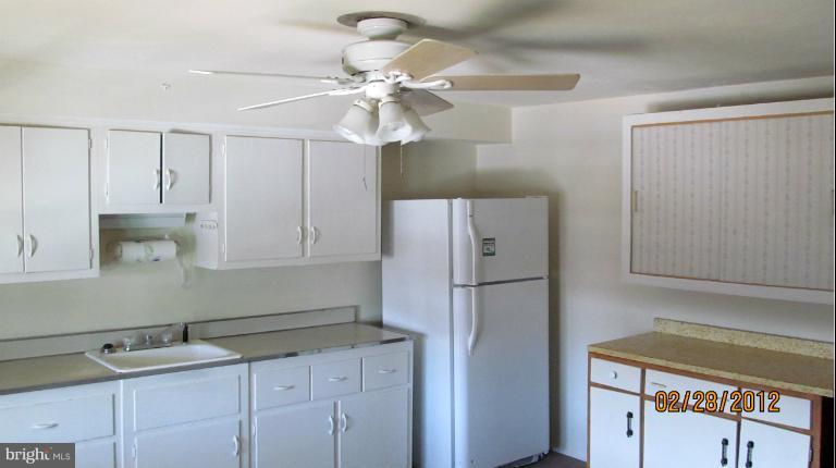 8011 Wynbrook Road Baltimore, MD 21224 - Photo 6 of 17 Kitchen