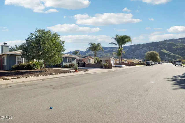 a picture of a wall with a white wall and a picture