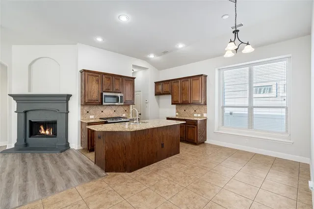 $309,800 | 1124 Spanish Moss Drive, Savannah, TX 76227