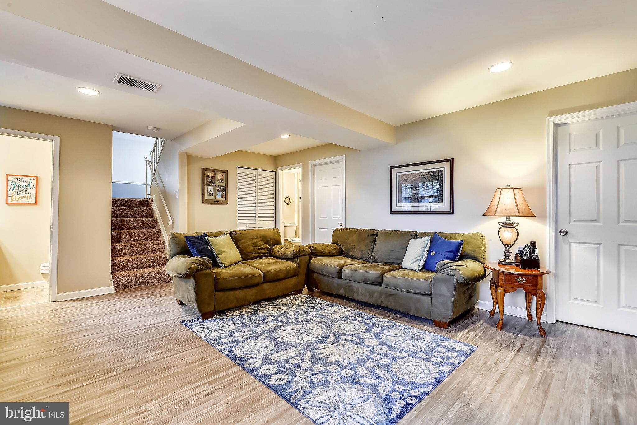 112 Ridgely Road Glen Burnie, MD 21061 - Photo 22 of 47 Family Room w/ Lower Level Full Bath