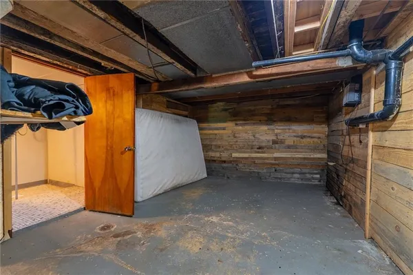 a view of walk in closet