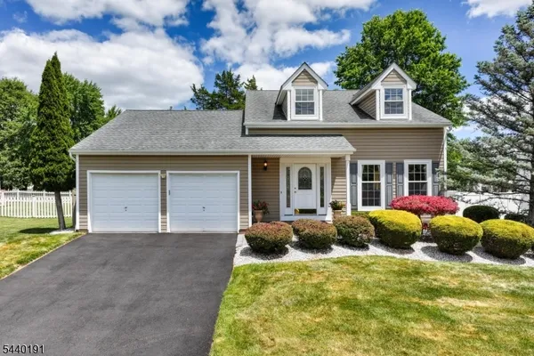 $725,000 | 4 Dakota Trail, Somerville, NJ 08876