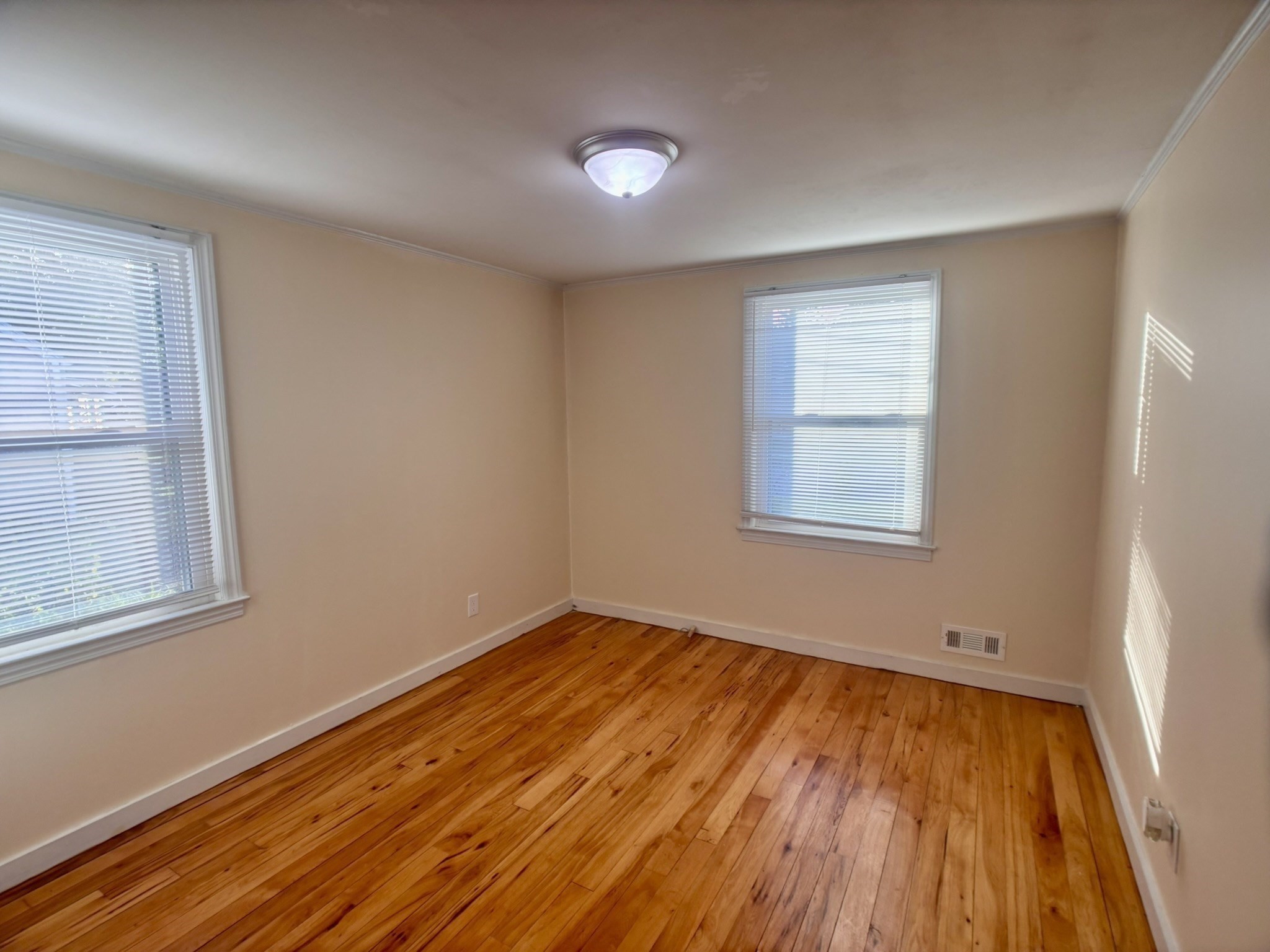 23 Midway Street Springfield, MA 01151 - Photo 11 of 24 Gallery Image 11