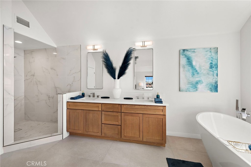 27552 Seascape Circle Dana Point, CA 92624 - Photo 20 of 39 a bathroom with 2 sink tub and a mirror