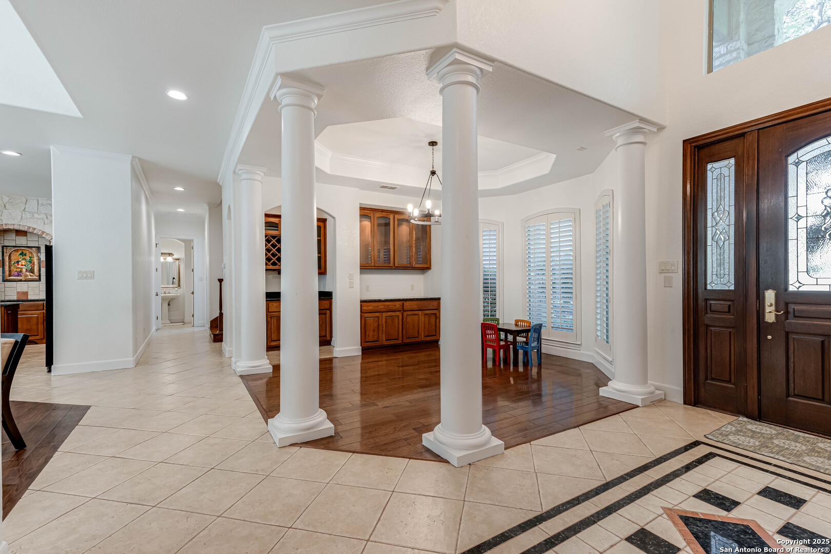 132 Long Bow Road Shavano Park, TX 78231 - Photo 21 of 50 a living room with furniture