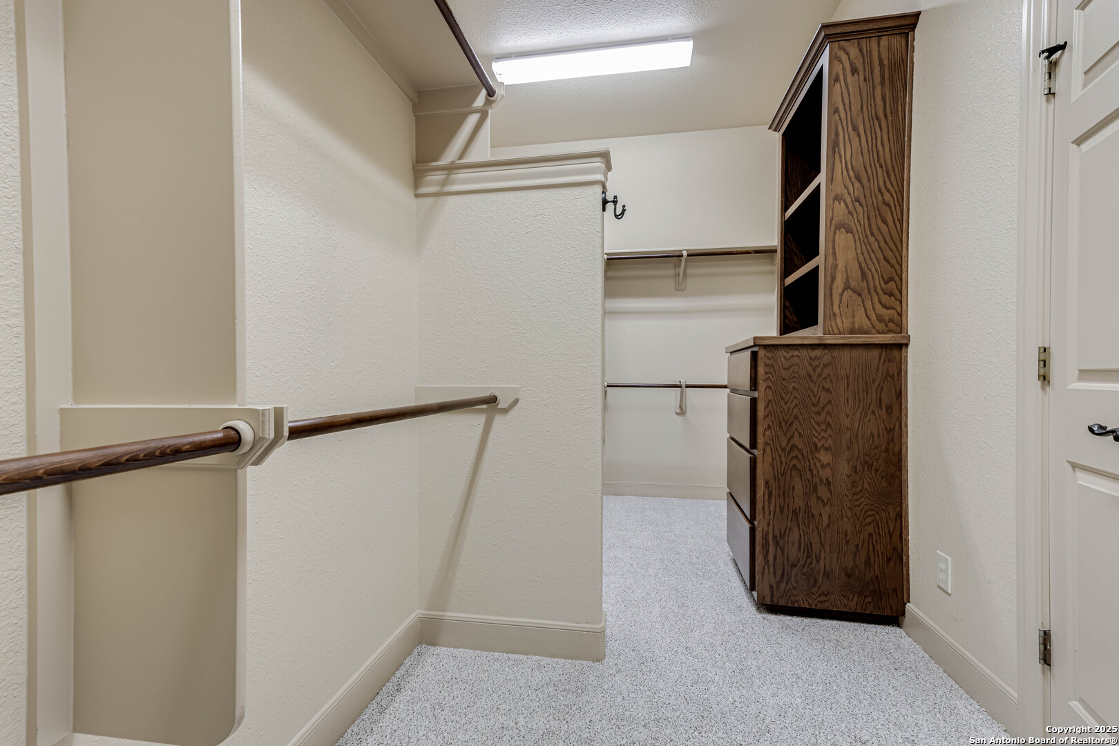 132 Long Bow Road Shavano Park, TX 78231 - Photo 32 of 50 a view of walk in closet