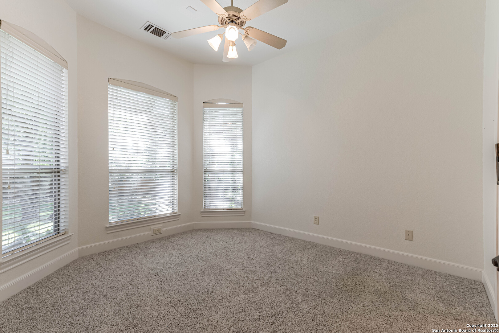 132 Long Bow Road Shavano Park, TX 78231 - Photo 34 of 50 an empty room with chandelier fan and windows