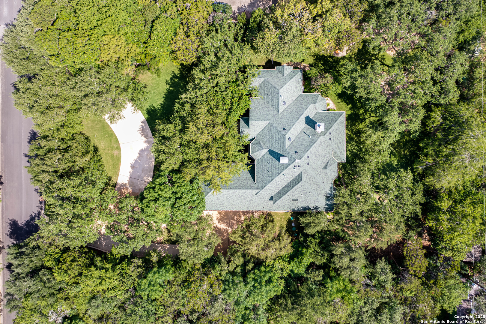 132 Long Bow Road Shavano Park, TX 78231 - Photo 49 of 50 an aerial view of a house with a yard and garden
