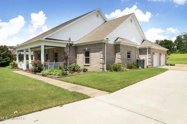 $409,900 | 384 Moore Crossing, Byhalia, MS 38611