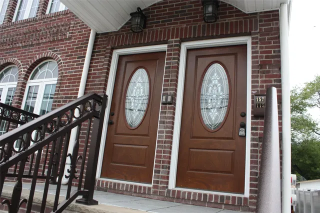 a view of a pathway besides a building