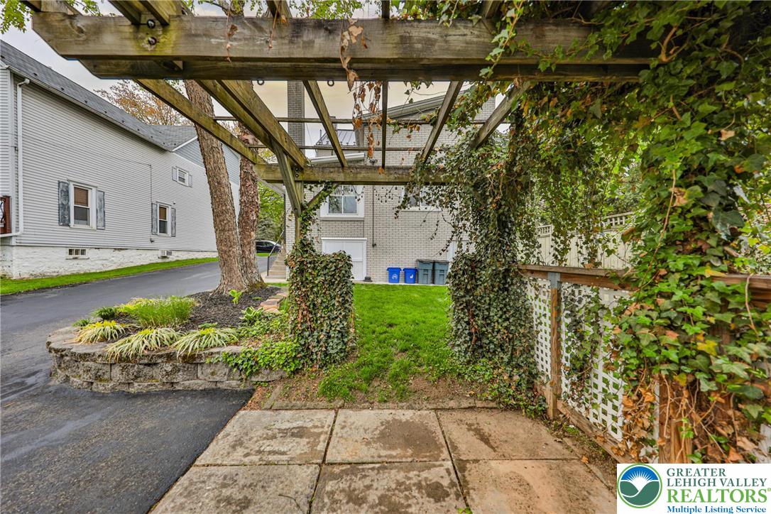 167 South Broad Street Nazareth, PA 18064 - Photo 37 of 40