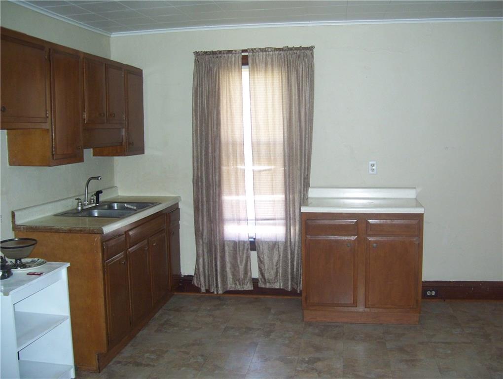 105 Center Avenue Mount Pleasant, PA 15666 - Photo 12 of 17