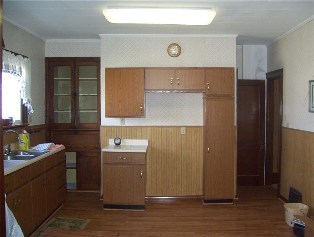 105 Center Avenue Mount Pleasant, PA 15666 - Photo 5 of 17