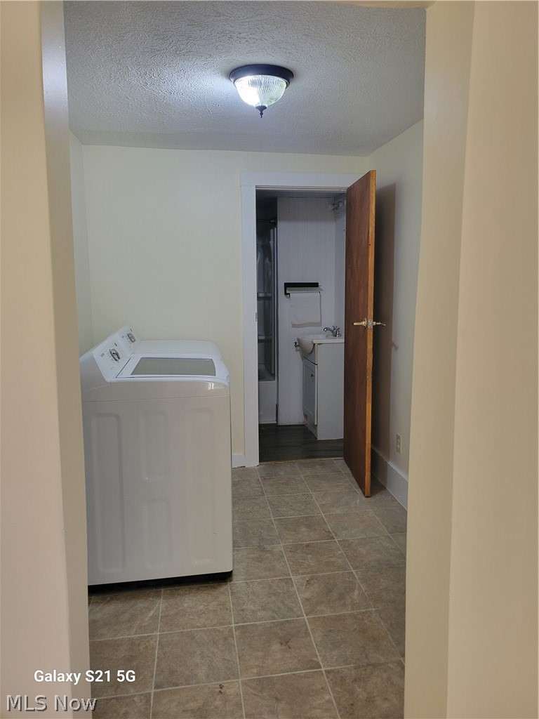 15593 Franchester Road Burbank, OH 44214 - Photo 17 of 25