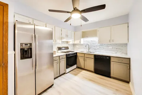 $225,000 | 1425 Sandpebble Drive, Unit 104, Wheeling, IL 60090