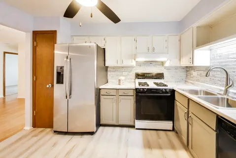 $225,000 | 1425 Sandpebble Drive, Unit 104, Wheeling, IL 60090