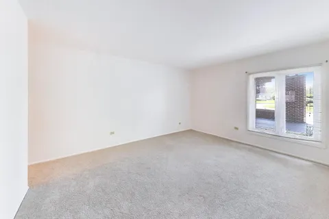 $225,000 | 1425 Sandpebble Drive, Unit 104, Wheeling, IL 60090