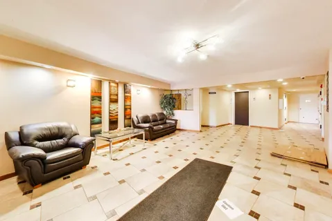 $225,000 | 1425 Sandpebble Drive, Unit 104, Wheeling, IL 60090