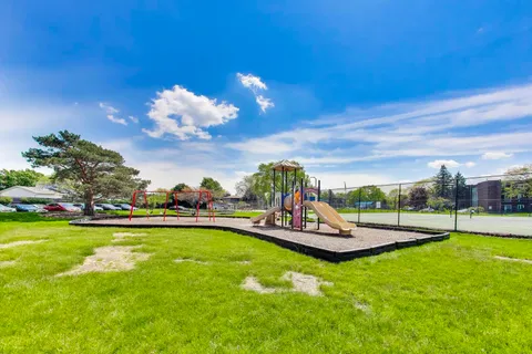 $225,000 | 1425 Sandpebble Drive, Unit 104, Wheeling, IL 60090