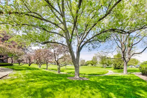 $225,000 | 1425 Sandpebble Drive, Unit 104, Wheeling, IL 60090
