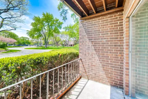 $225,000 | 1425 Sandpebble Drive, Unit 104, Wheeling, IL 60090