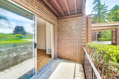 $225,000 | 1425 Sandpebble Drive, Unit 104, Wheeling, IL 60090