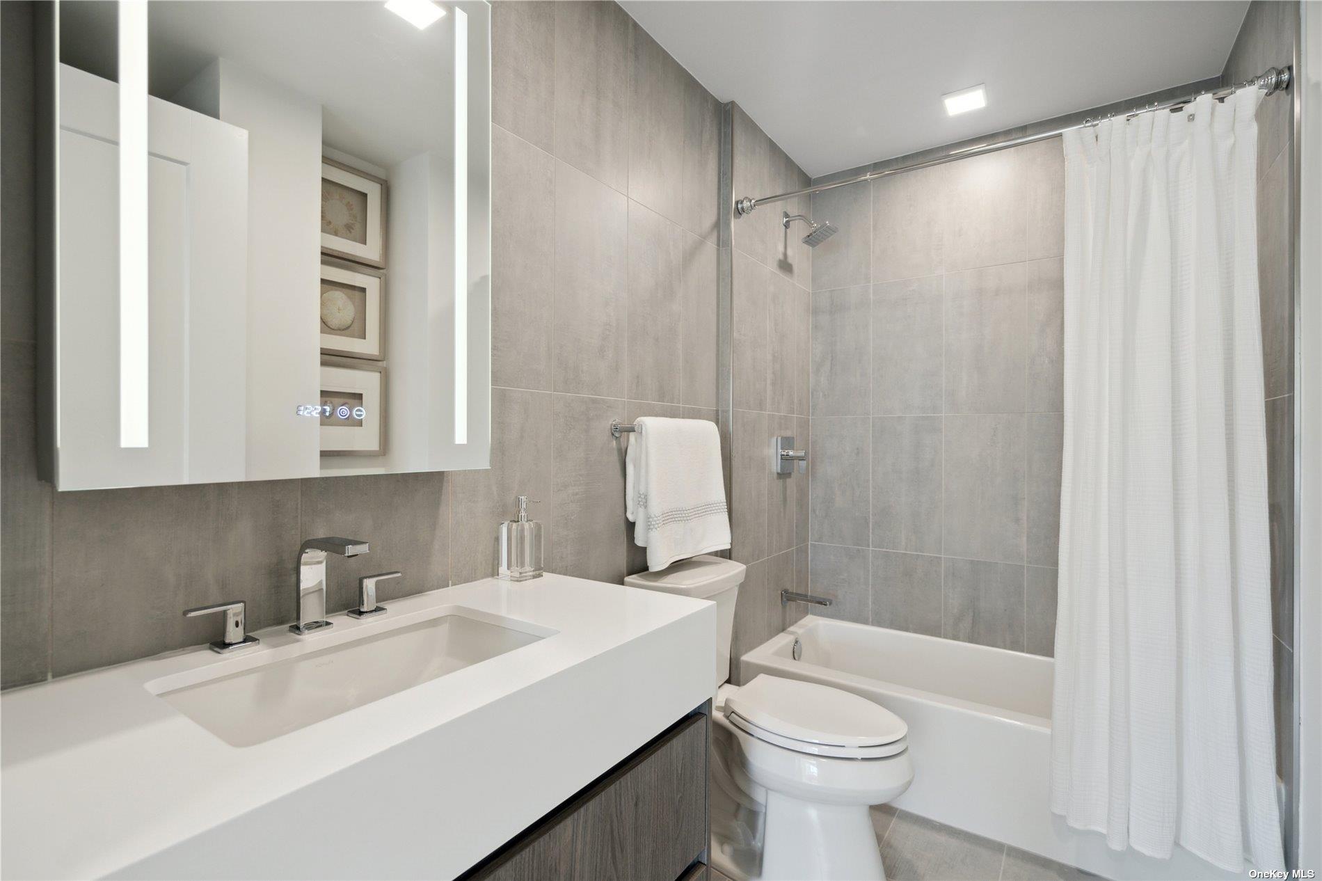 218 Middle Neck Road, Unit 201 Great Neck, NY 11021 - Photo 35 of 36