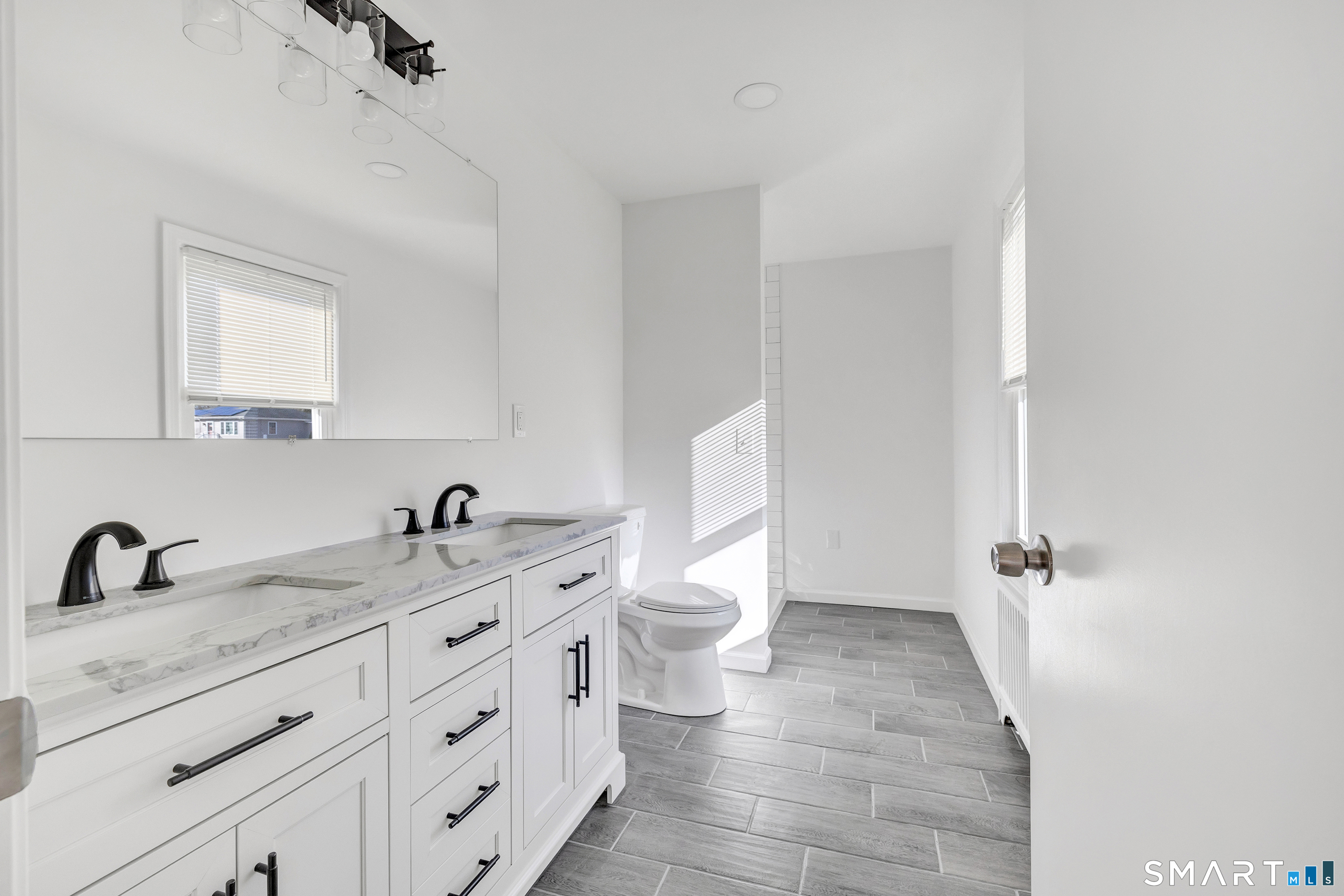 140 Shawmut Avenue North Haven, CT 06473 - Photo 21 of 39 Full bath located in primary!