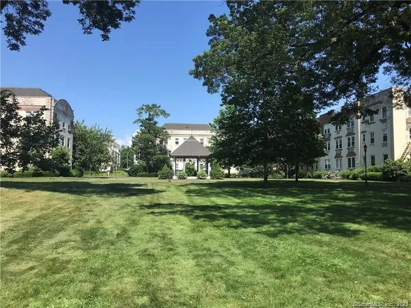 $2,050 | 120 Woodside Green, Unit 1A, Stamford, CT 06905