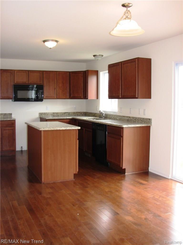 4048 Chase Ridge Lane Howell, MI 48843 - Photo 2 of 7 kitchen.jpg