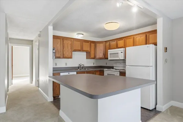 $279,900 | 17 Hawthorne Circle, South Burlington, VT 05403