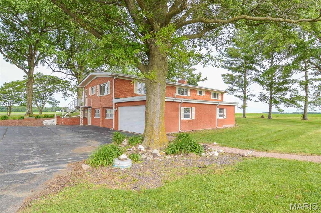 2430 Beckmann Road Lenzburg, IL 62255 - Photo 4 of 54