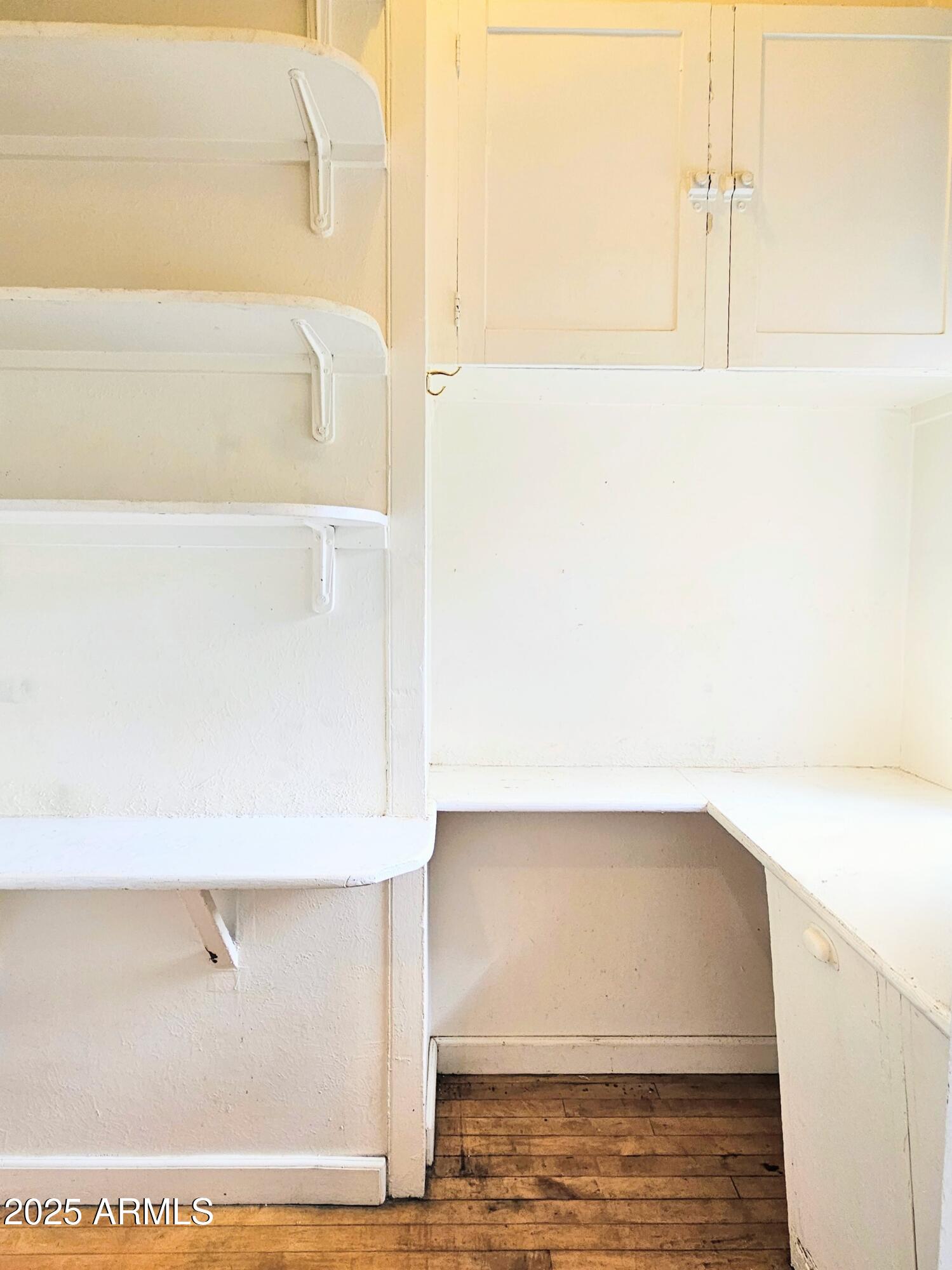 164 Quality Hill Road Bisbee, AZ 85603 - Photo 13 of 36 a bathroom with a bathtub