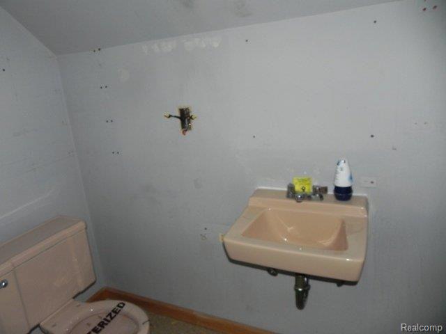709 Patterson Court Inkster, MI 48141 - Photo 15 of 19 Master Lav