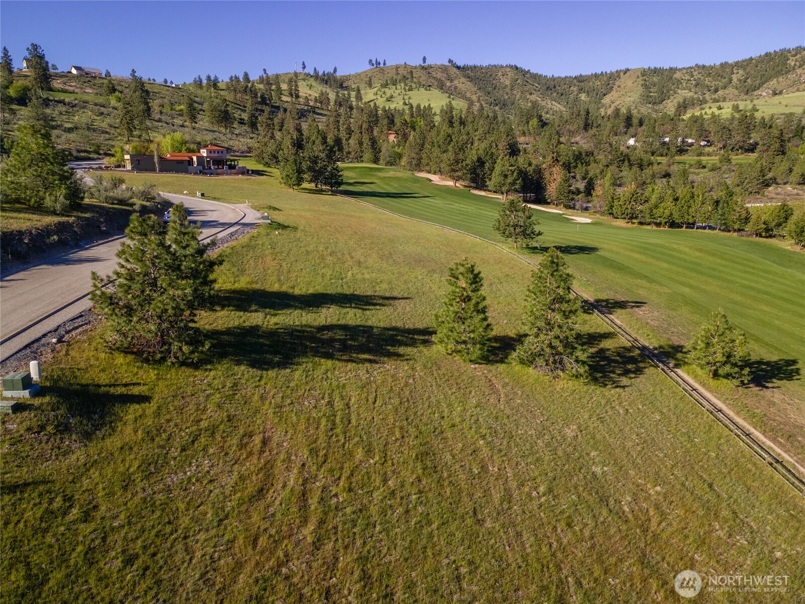 322 Paintbrush Road Chelan, WA 98816 - Photo 11 of 26 a view of a town with mountains in the background