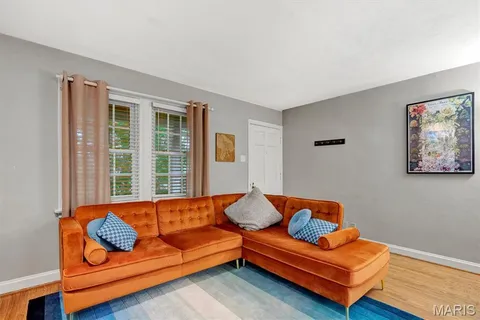 $299,900 | 807 Blossom Lane, St. Louis, MO 63119