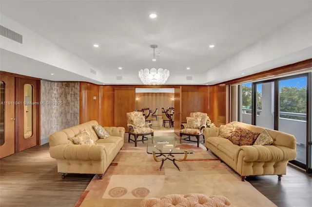 $8,900 | 19707 Turnberry Way, Unit 21E, Aventura, FL 33180